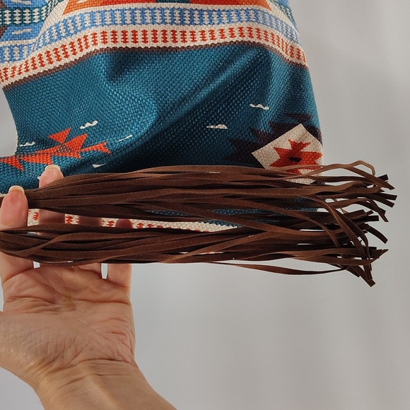 Bohemian Aztec Southwest green multicolor patterned Shoulder Bag with tassel - Picture 2 of 5